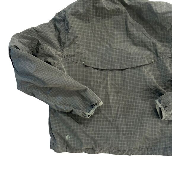 Women’s lululemon green windbreaker size 2 - Picture 4 of 4